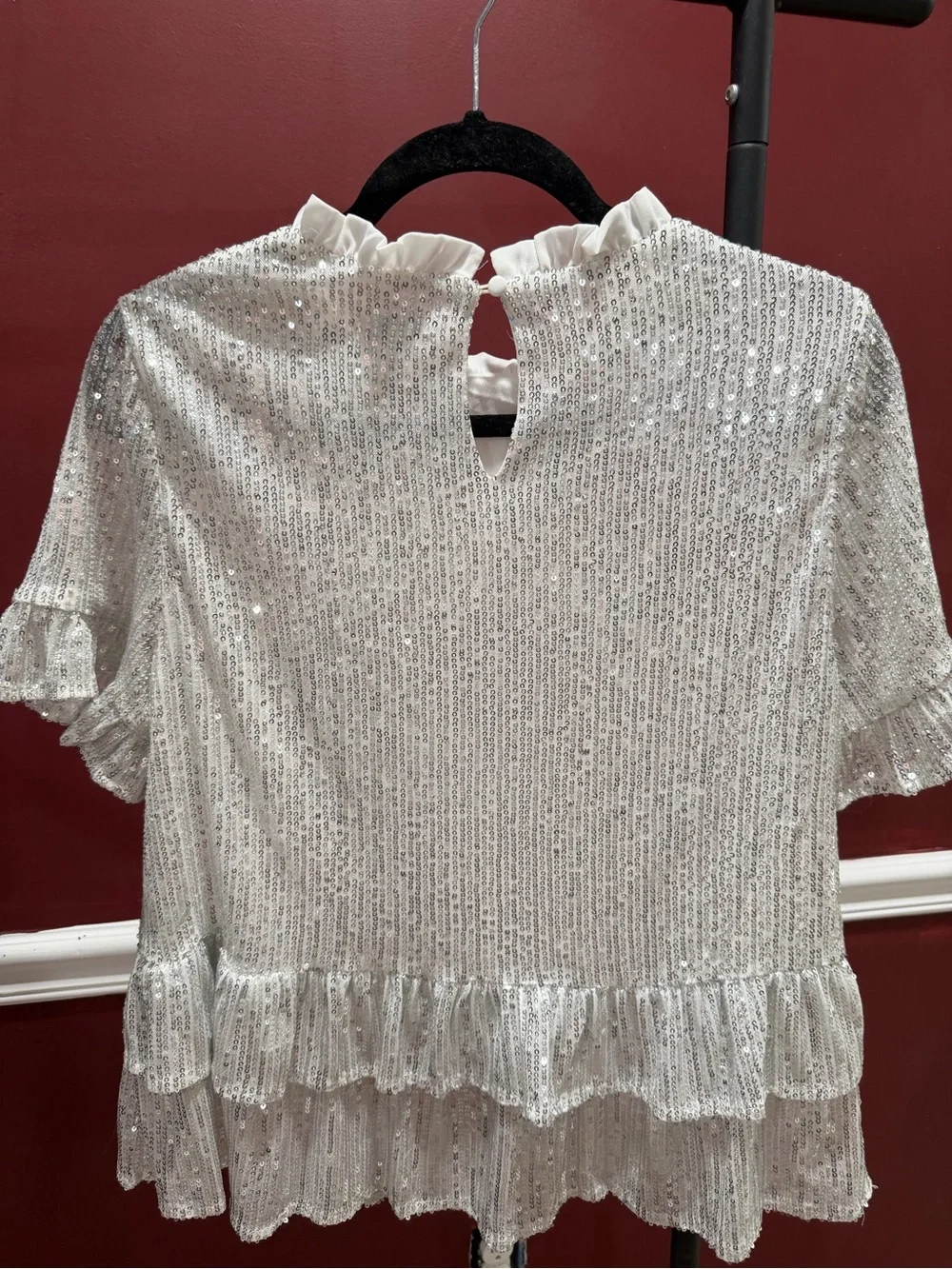 ANDREE BY UNIT White Silver Sequin Ruffle Short Sleeve Babydoll Top - Picture 5 of 8